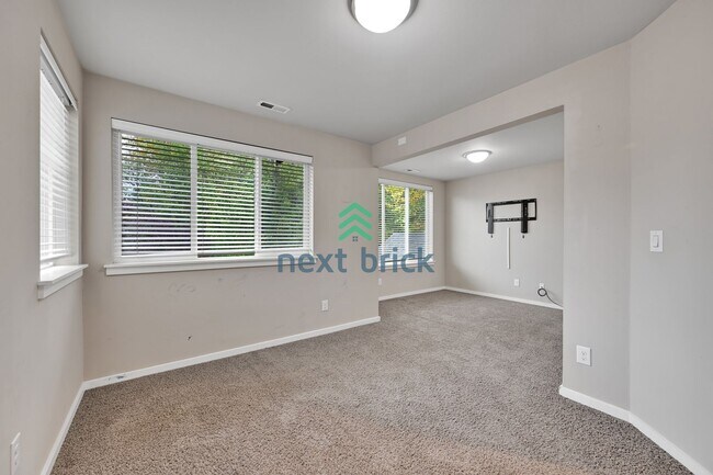 Building Photo - 3 BED & 2.5 BATH SINGLE FAMILY HOUSE FOR RENT