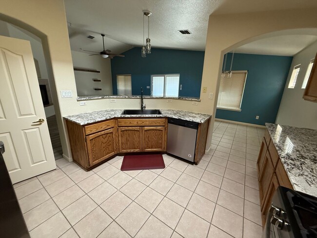 Building Photo - Updated Rental Available Now!