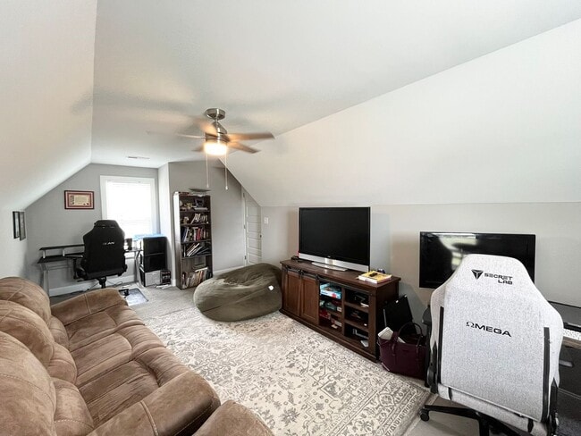 Building Photo - Private 3BD, 2.5BA Home with Modern Finishes, Back Deck and Large Yard, on a Nearly Half Acre Lot