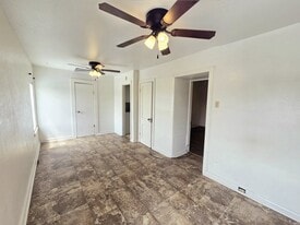 Building Photo - 1008 Runnels St
