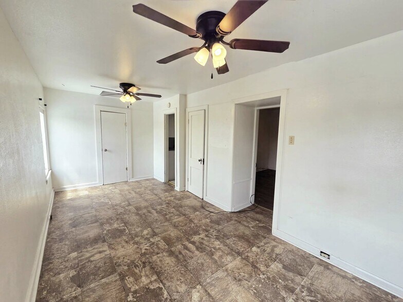 Primary Photo - 1008 Runnels St