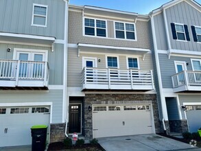 Building Photo - Gorgeous 4 Bed | 3.5 Bath Townhouse in Apex