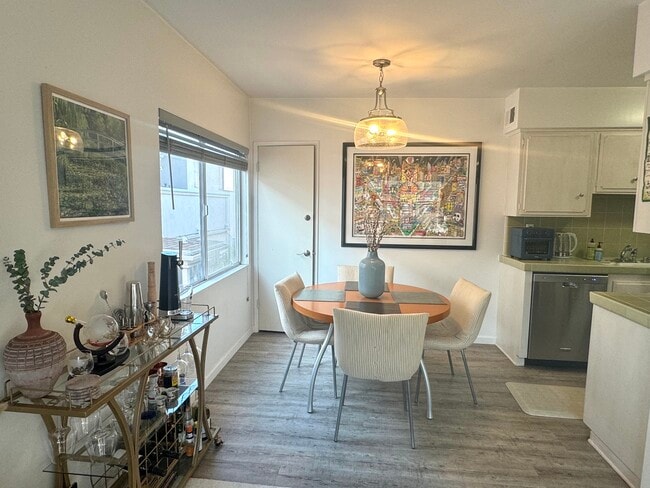 Dining - 918 21st St