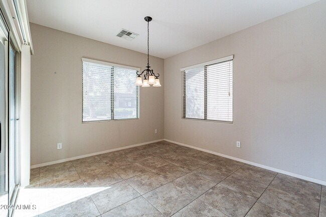 Building Photo - 2623 E San Mateo Dr