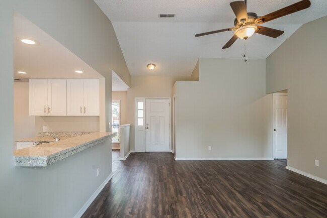 Building Photo - 426 Wheatfield Ct