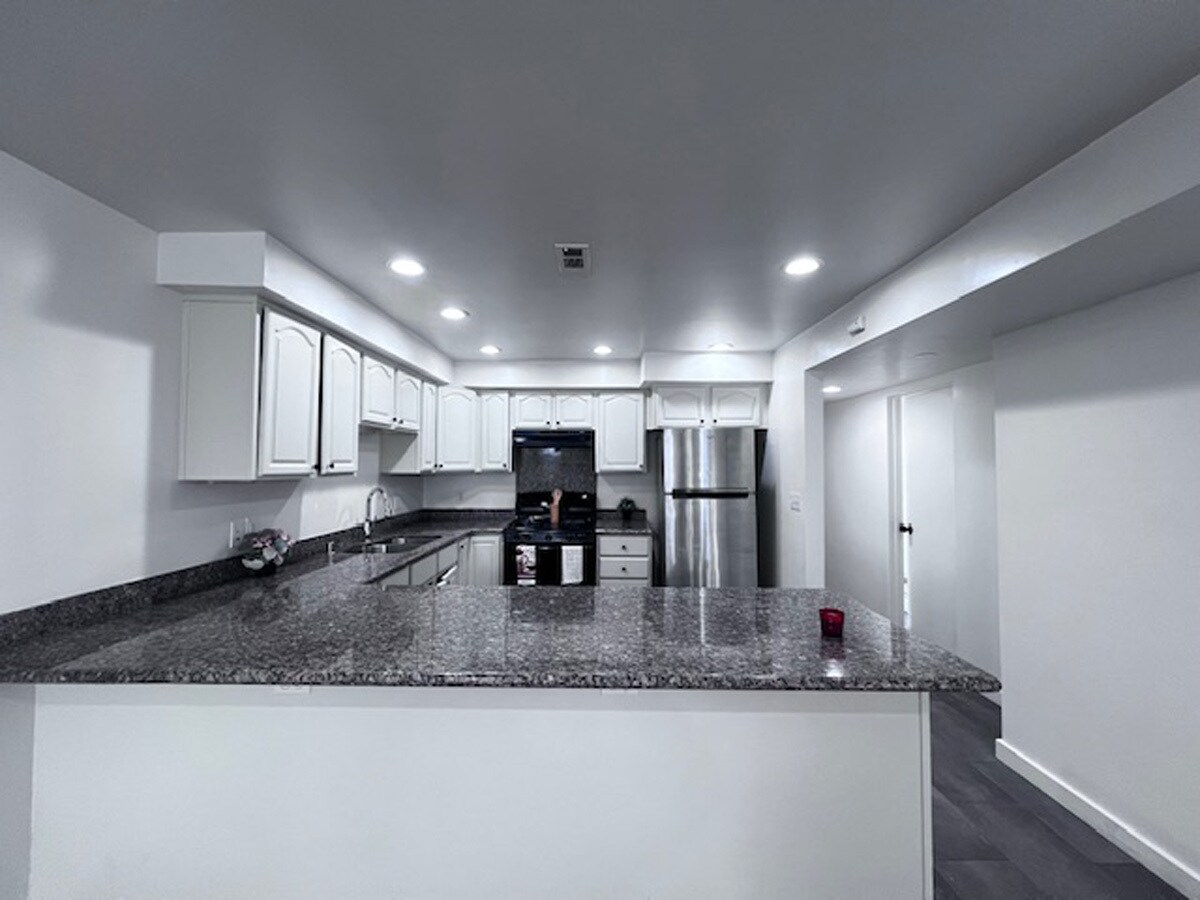 Building Photo - 731 Willow St