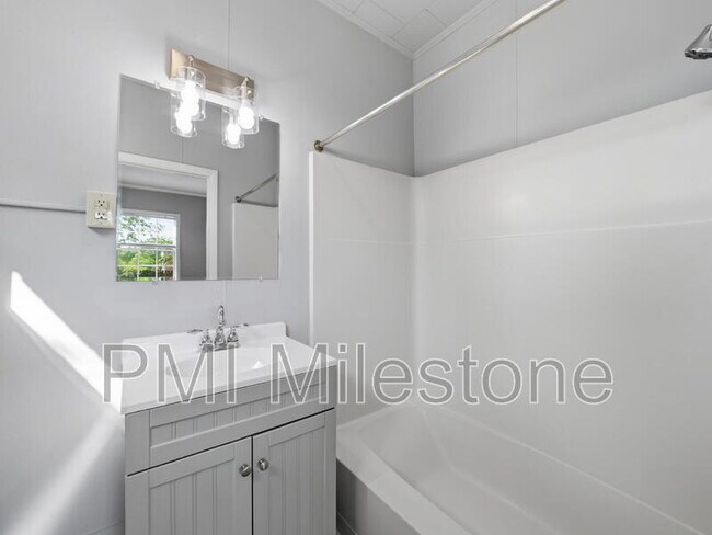 Building Photo - 323 N Potomac St