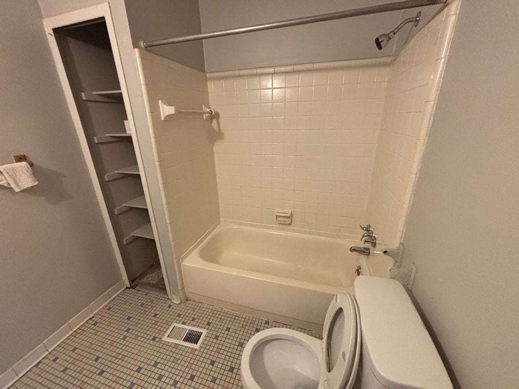 Building Photo - 4072 Agnes Ave