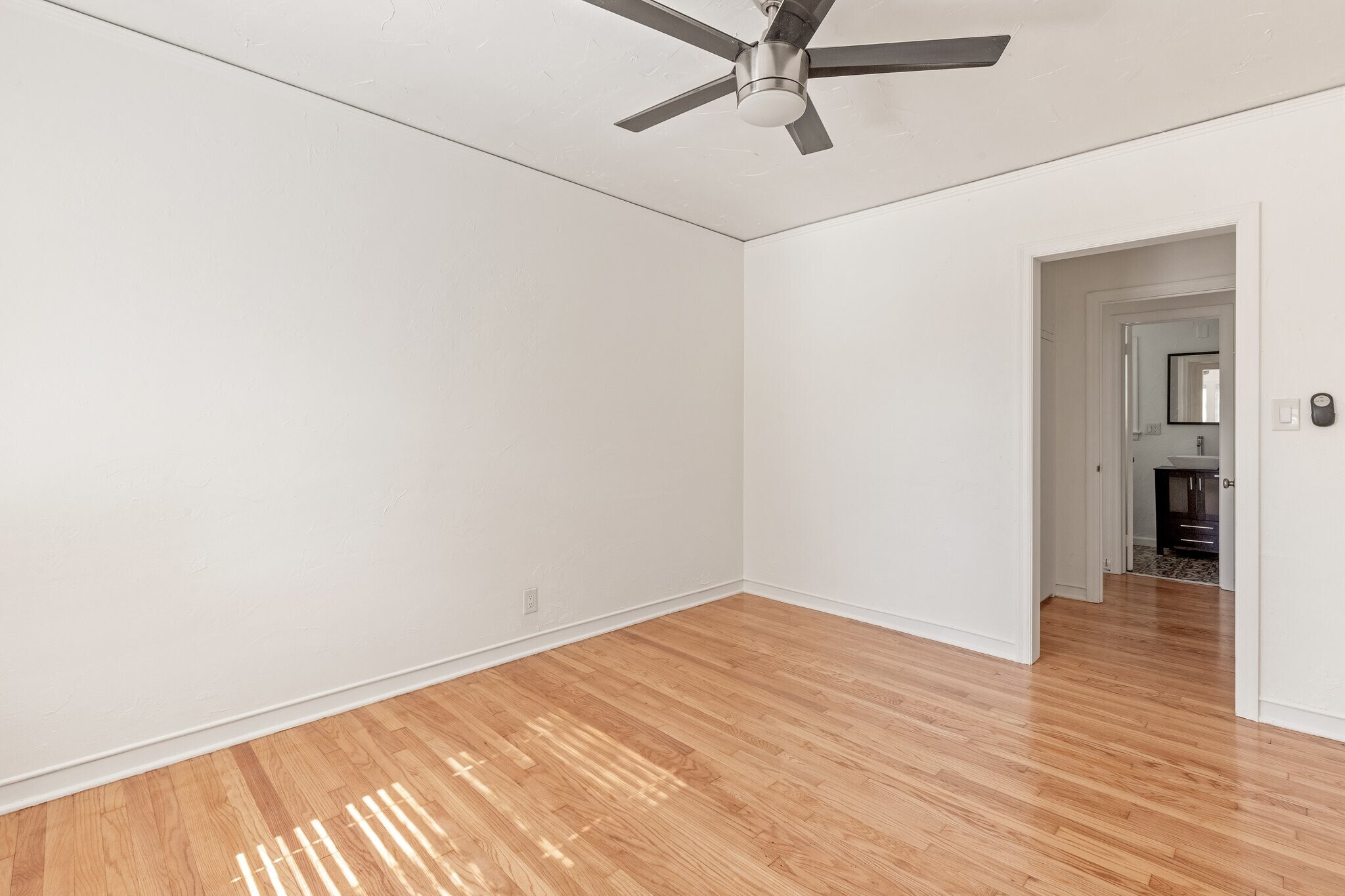 Building Photo - 1524 E 17th St