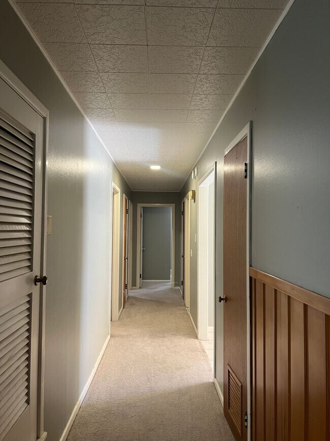 Building Photo - 3 bed 2 bath Move In Ready!