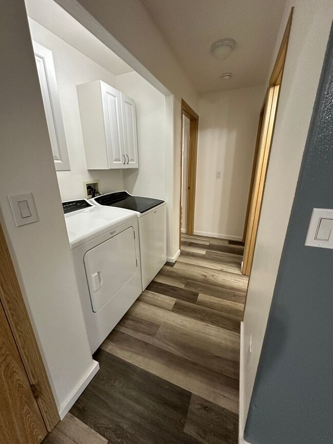 Building Photo - 2 bd, 2 bath, 2 car garage home in North Pole!