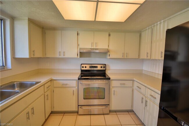 Building Photo - 859 Palm View Dr