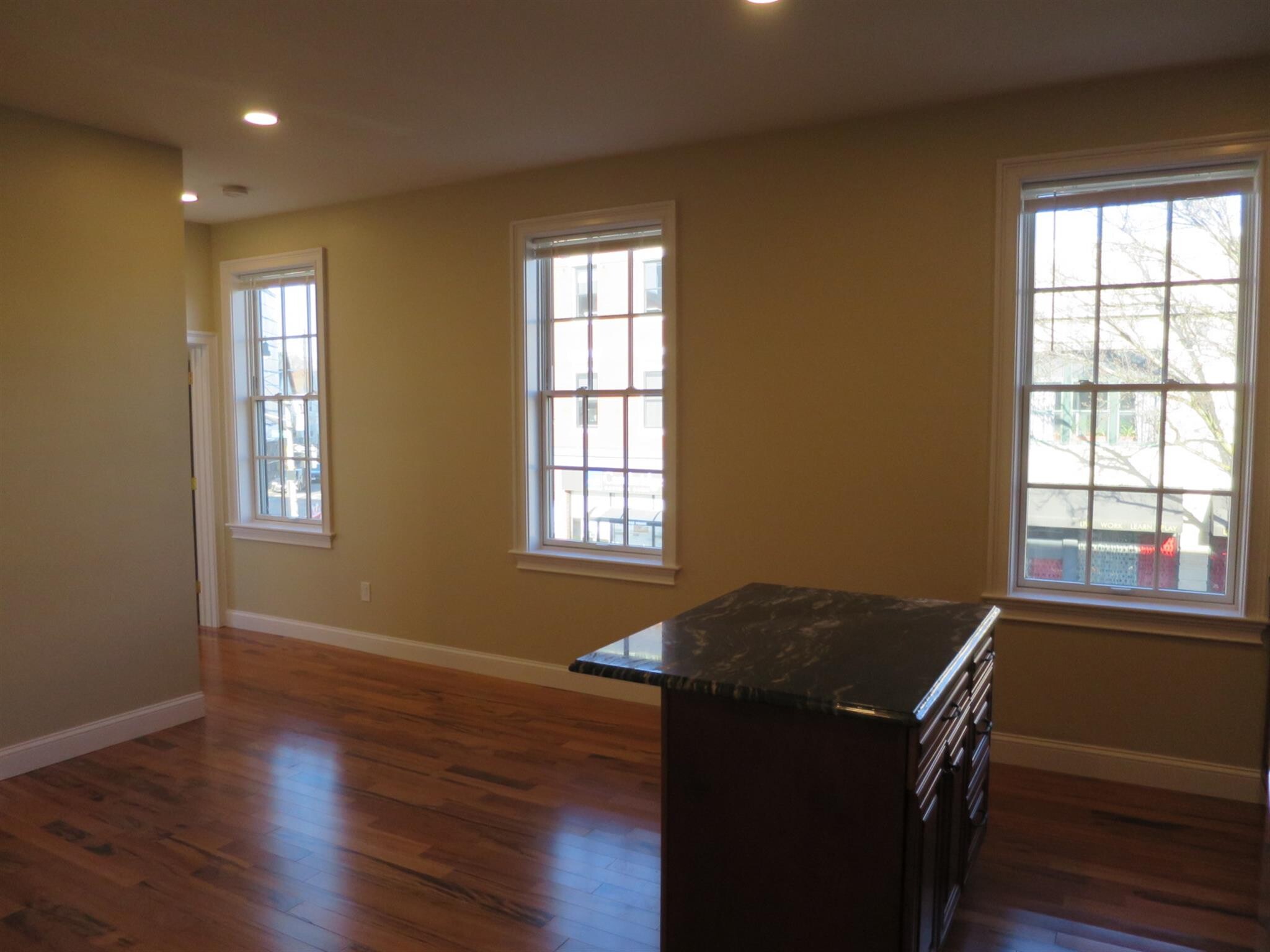 Building Photo - 136 Inman St