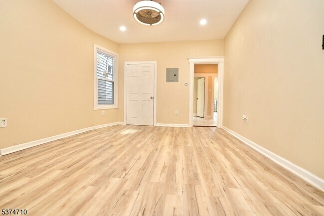 Building Photo - 184 N 11th St