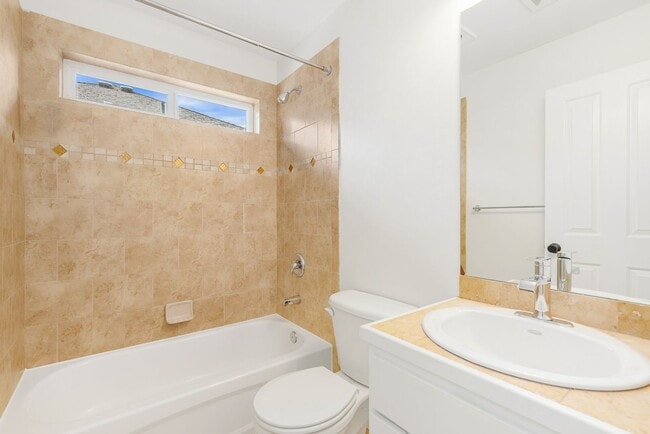 Building Photo - Spacious Wedgewood 2 Bedroom Cottage Townhome