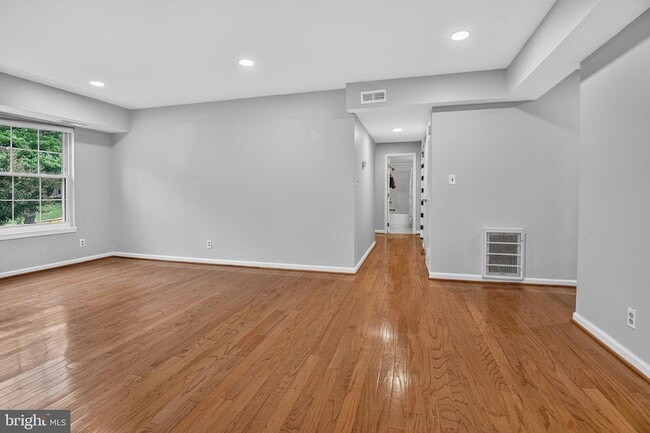 Building Photo - 7621 Tremayne Pl
