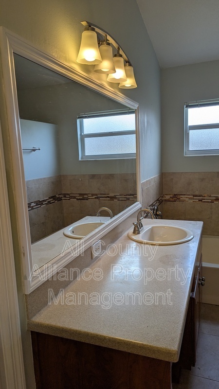 Building Photo - 1247 Maximilian Dr