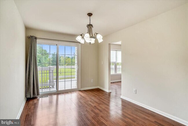 Building Photo - 8830 Thomas Lea Terrace