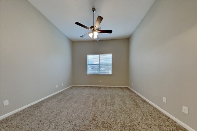 Building Photo - 21405 Surrey Glen Ct