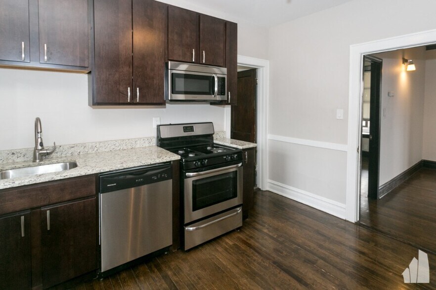 Primary Photo - 3827 N Drake Ave