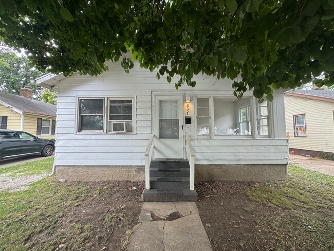 Building Photo - 837 S Belmont Ave