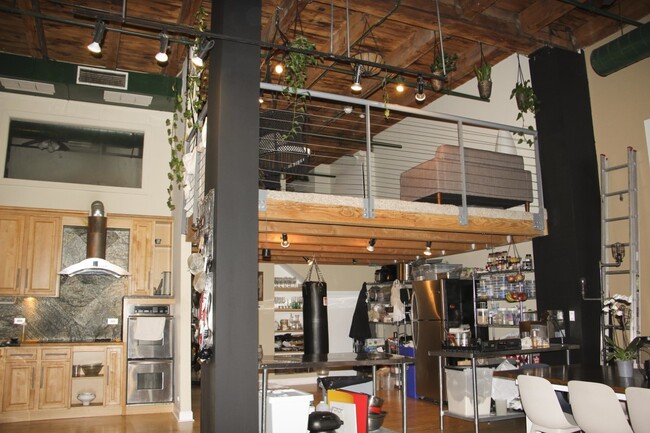 Building Photo - 407 N Elizabeth St