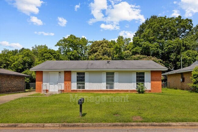 Building Photo - 3613 Erwin Dr