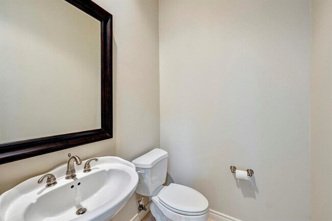 Building Photo - 2514 Maxroy St