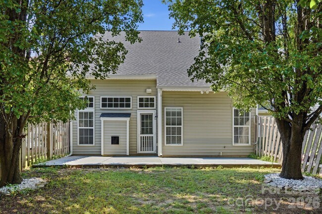 Building Photo - 4084 Holly Villa Cir