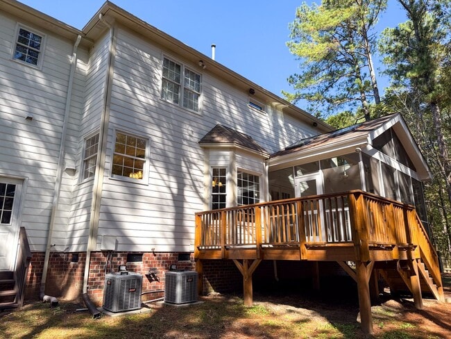 Building Photo - Gorgeous 4-Bedroom Home on a Cul-de-Sac wi...