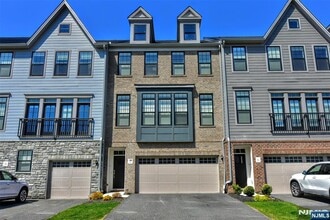 Building Photo - 32 Cinnamon Dr