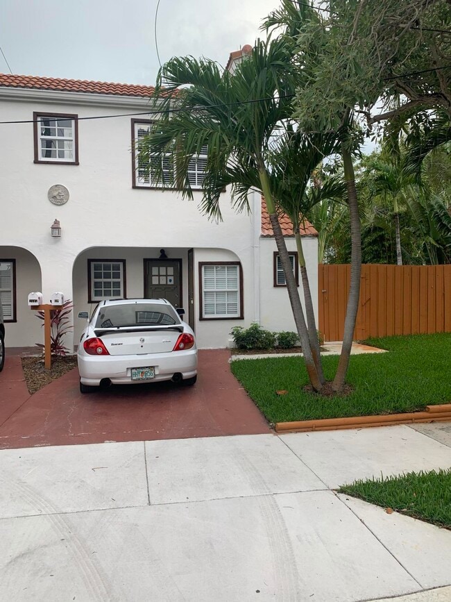 Building Photo - 2607 Spruce Ave