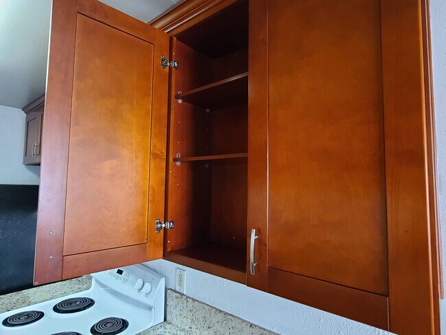 Building Photo - UPDATED RENTAL IN SACRAMENTO!