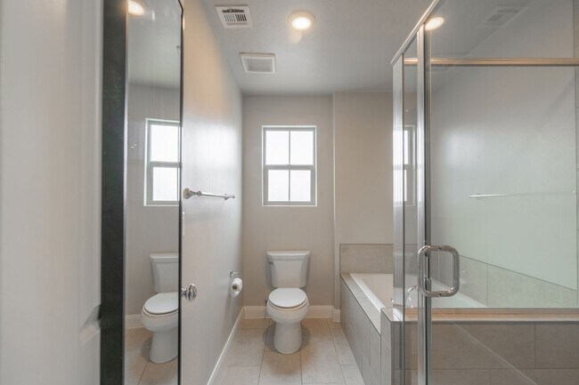 Building Photo - Newer Home in Prime Location with Spacious Layout & Two Living Areas