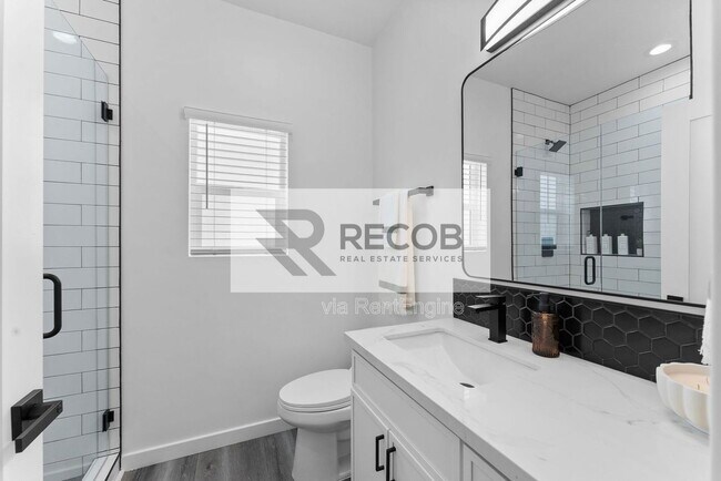 Building Photo - 5252 Adams Ave