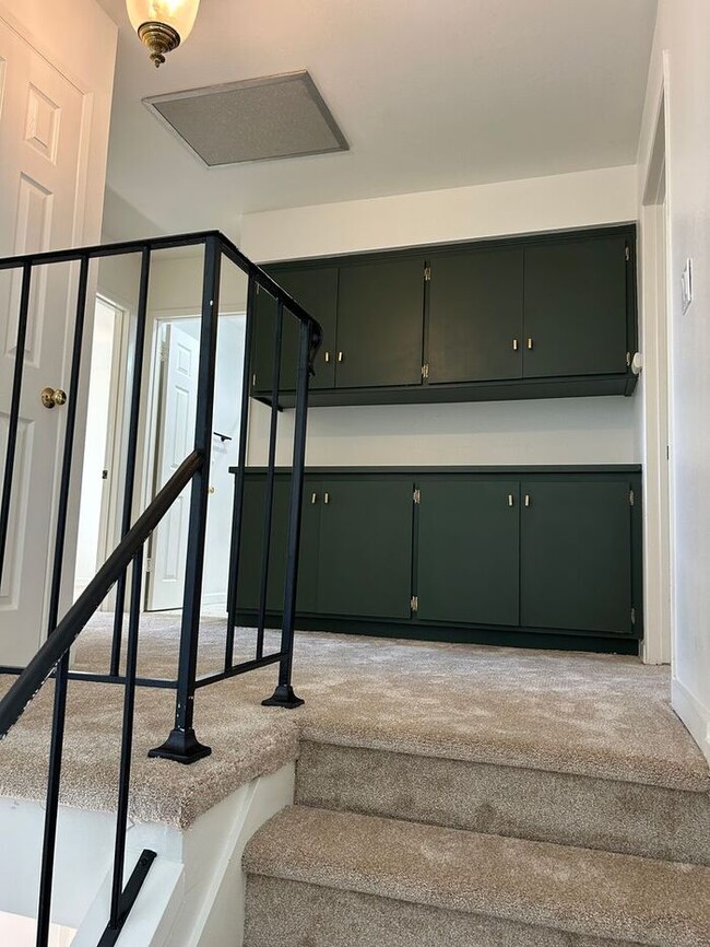 Building Photo - FANTASTIC 3BD TOWNHOUSE FOR LEASE!