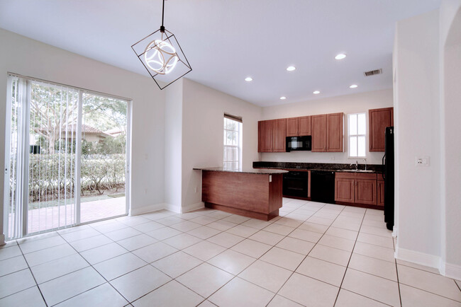 Building Photo - 6890 Julia Gardens Dr