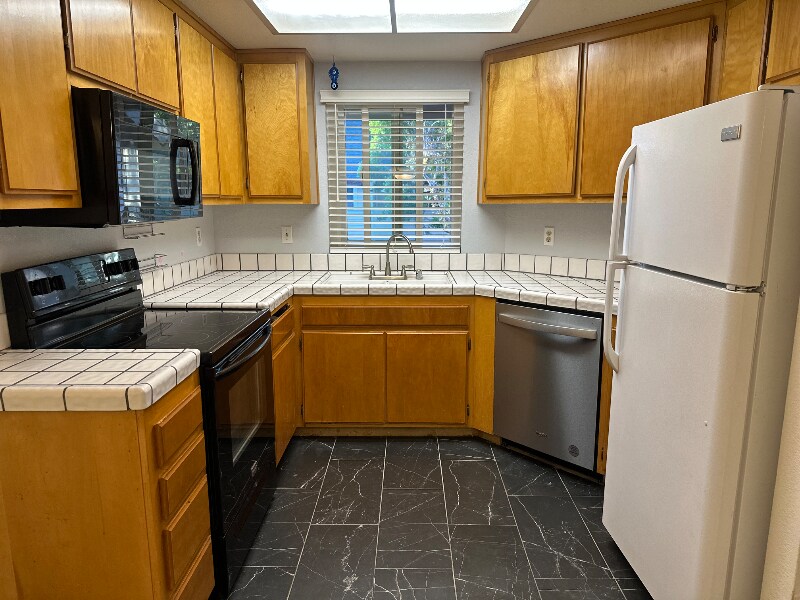 Building Photo - 1038 Cedar Gables Dr