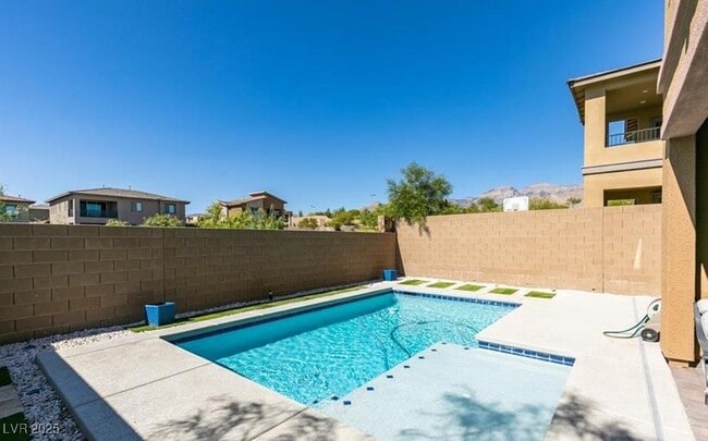 Building Photo - 713 Foreign Reef Wy