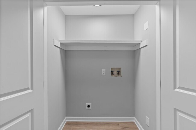 Building Photo - 400 Gallery Ln