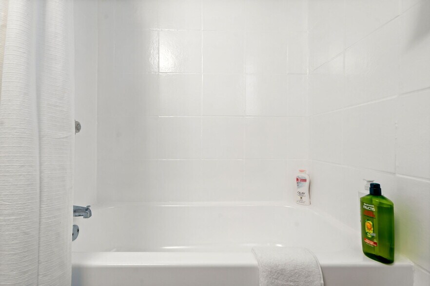 Building Photo - 6418 Onyx Dr N