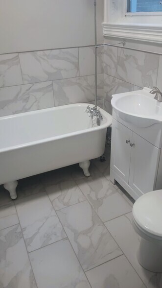 Building Photo - 319 N Wilton St