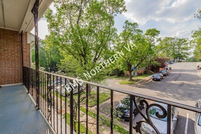 Building Photo - 3019 Seven Oaks Pl