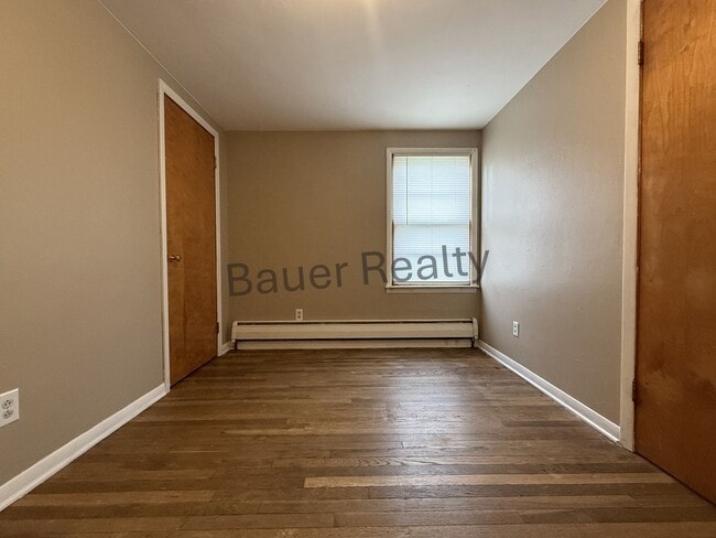 Building Photo - 4 Bedroom, Crestview School District