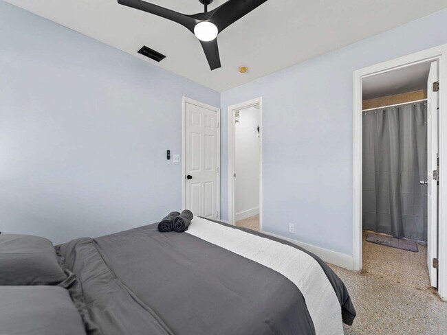 Building Photo - 2740 NW 21st St