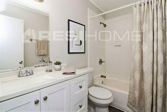 Building Photo - 6043 Deerfield Ct
