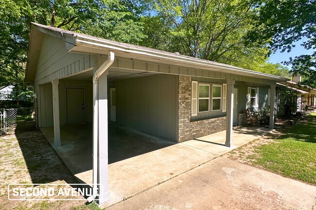 Building Photo - 2204 Carywood Dr