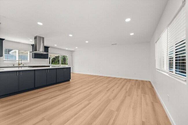 Building Photo - 4922 Tierra Baja Way