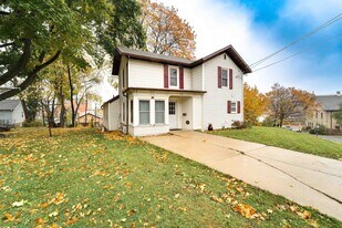 Building Photo - 208 S 7th St