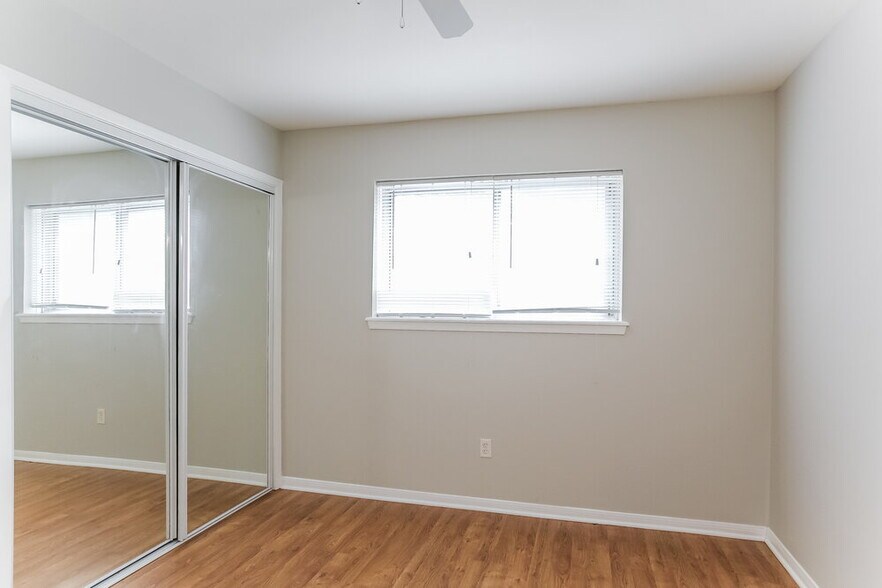 Building Photo - 200 Montrose Cir